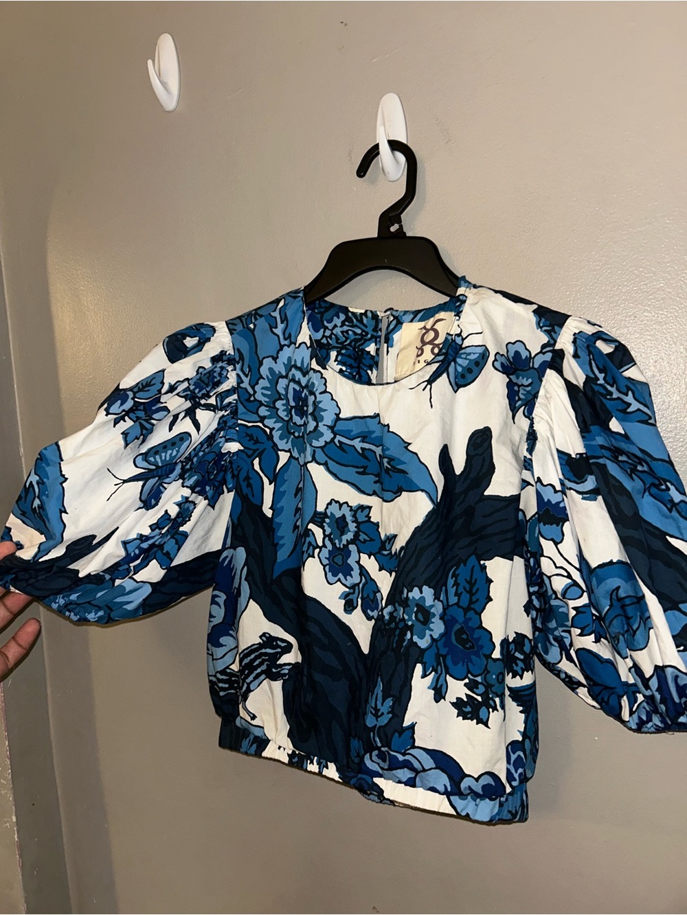Figue Shirt - blue/white floral “Olive Printed Puff-Sleeve Top” - Picture 8 of 10